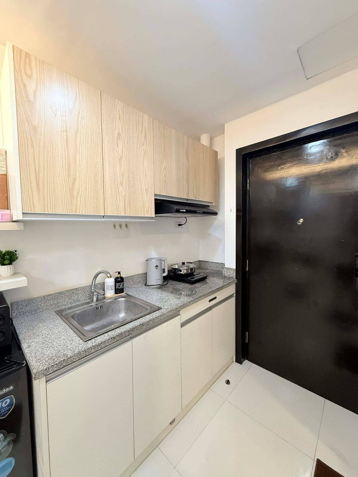 Freshly upgraded condo unit with modern finishes🔥🔥🔥 - photo 9