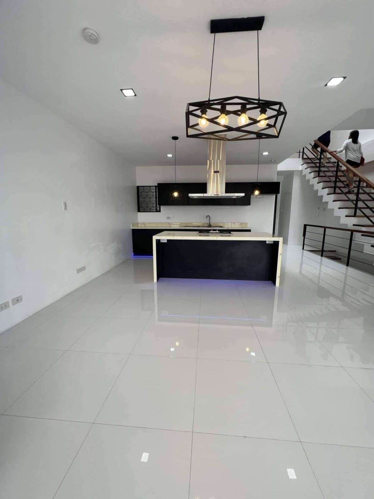 Direct 📩 🌟 Overlooking House For Sale or For Rent in Vista Grande Talisay Cebu 🌟 - photo 8