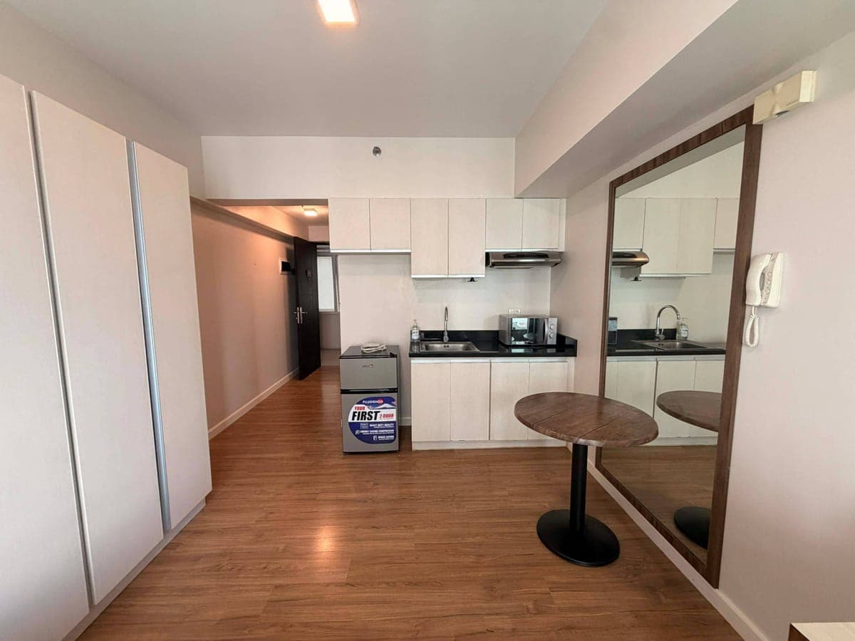 For Rent: Fully Furnished Studiom Unit in Solinea Tower 2 - photo 2