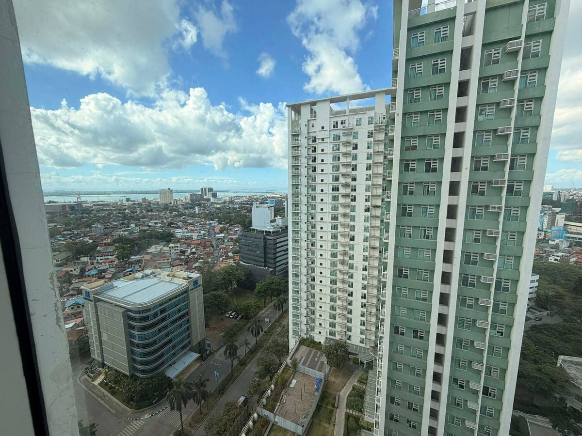 For Rent: Fully Furnished Studiom Unit in Solinea Tower 2 - photo 9