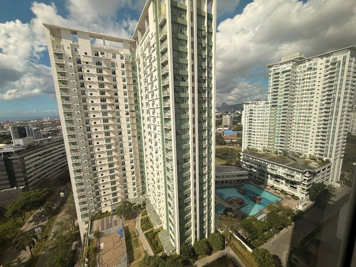 For Rent: Fully Furnished One Bedroom Unit in Solinea Tower 2 with 2 Bathrooms - photo 1
