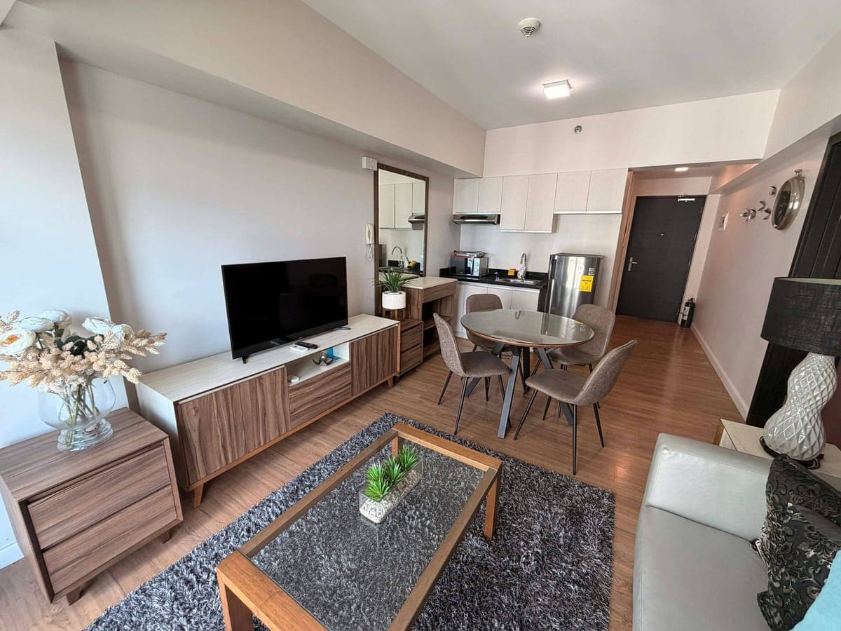 For Rent: Fully Furnished One Bedroom Unit in Solinea Tower 2 with 2 Bathrooms - photo 2