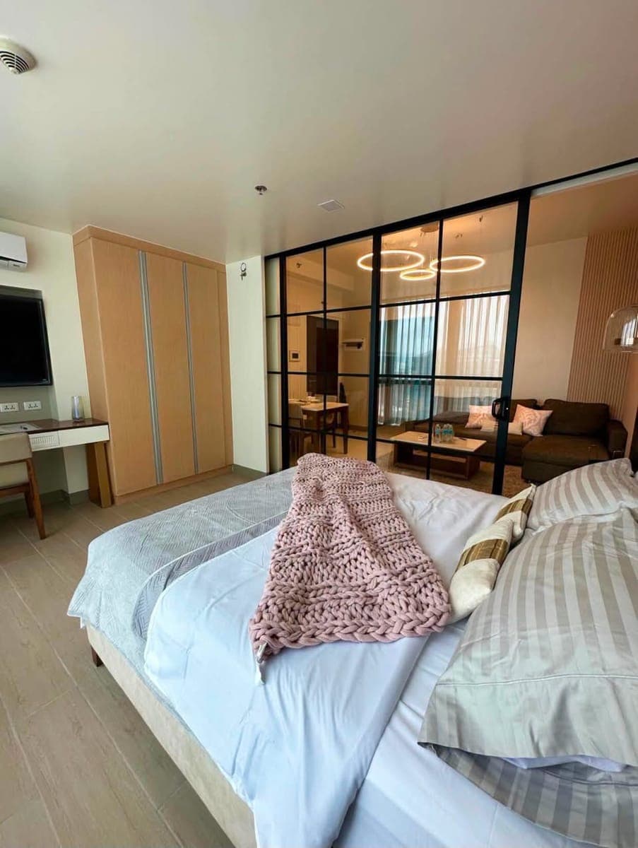 1 Bedroom for Rent in One Uptown Residences, BGC, Taguig City - photo 4