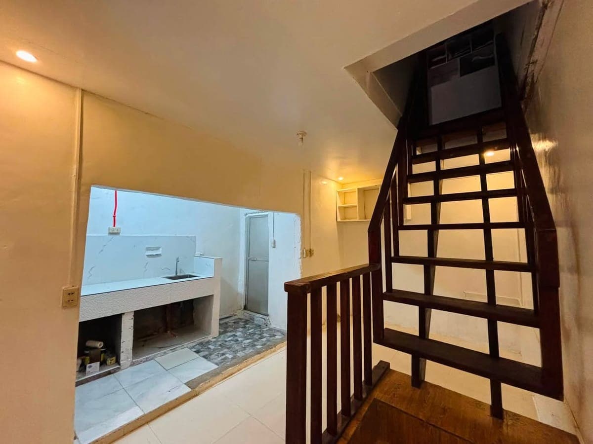 FOR RENT: 1-Bedroom 2-Storey Apartment near BGC (Pembo)🏠 - photo 3