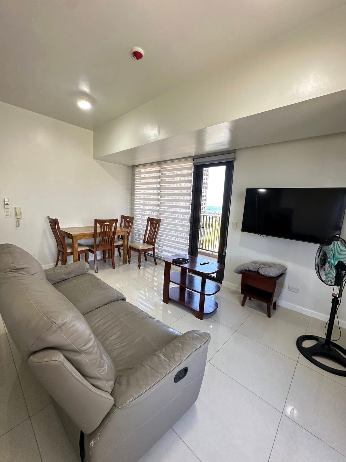 1 BR CORNER FOR RENT ₱40k Include Condo dues ( 57.23 sqm) with extra room - photo 1