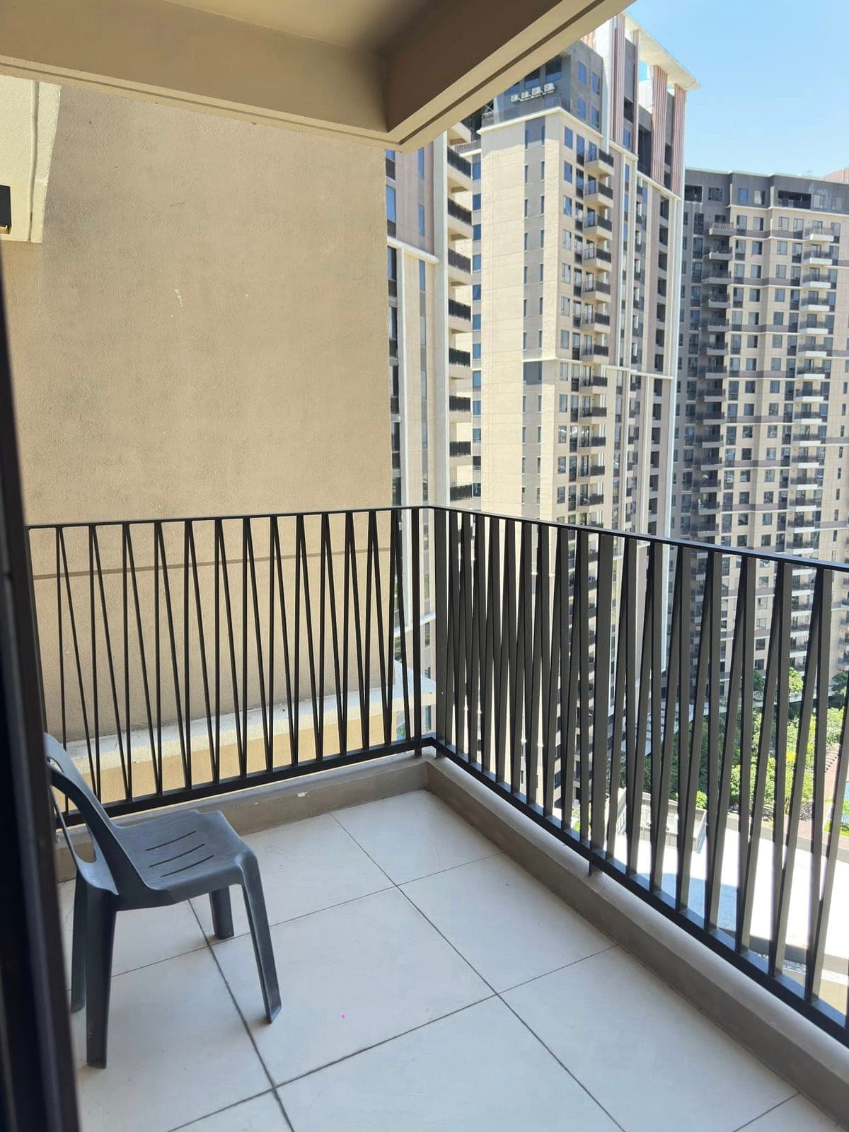 1 BR CORNER FOR RENT ₱40k Include Condo dues ( 57.23 sqm) with extra room - photo 3