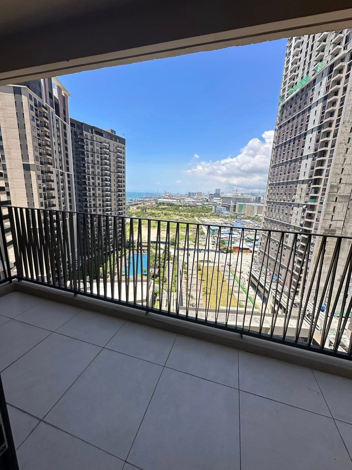 1 BR CORNER FOR RENT ₱40k Include Condo dues ( 57.23 sqm) with extra room - photo 4