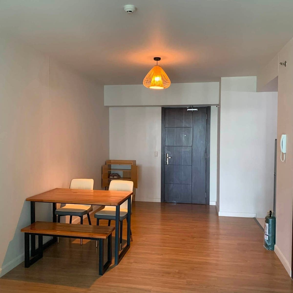 1 BR fully furnished unit in Kroma Tower, Makati - photo 1