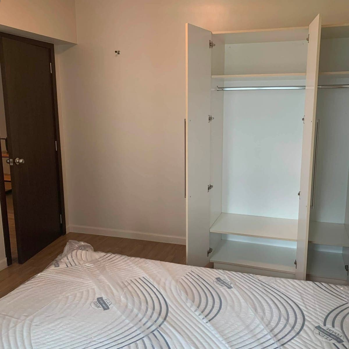 1 BR fully furnished unit in Kroma Tower, Makati - photo 3