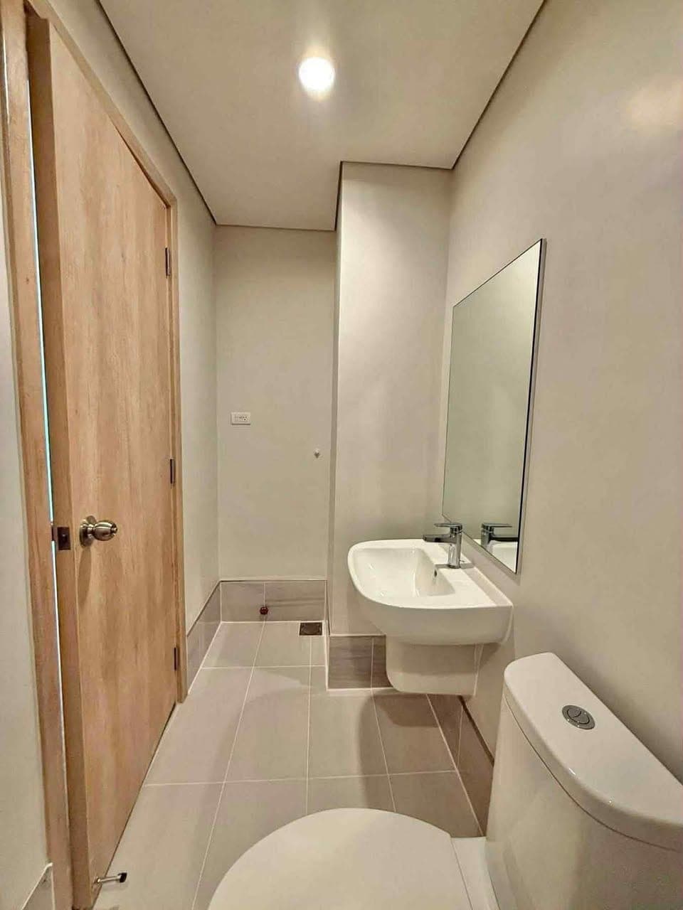 Studio Bare Unit in Tower 4 Solinea - photo 3