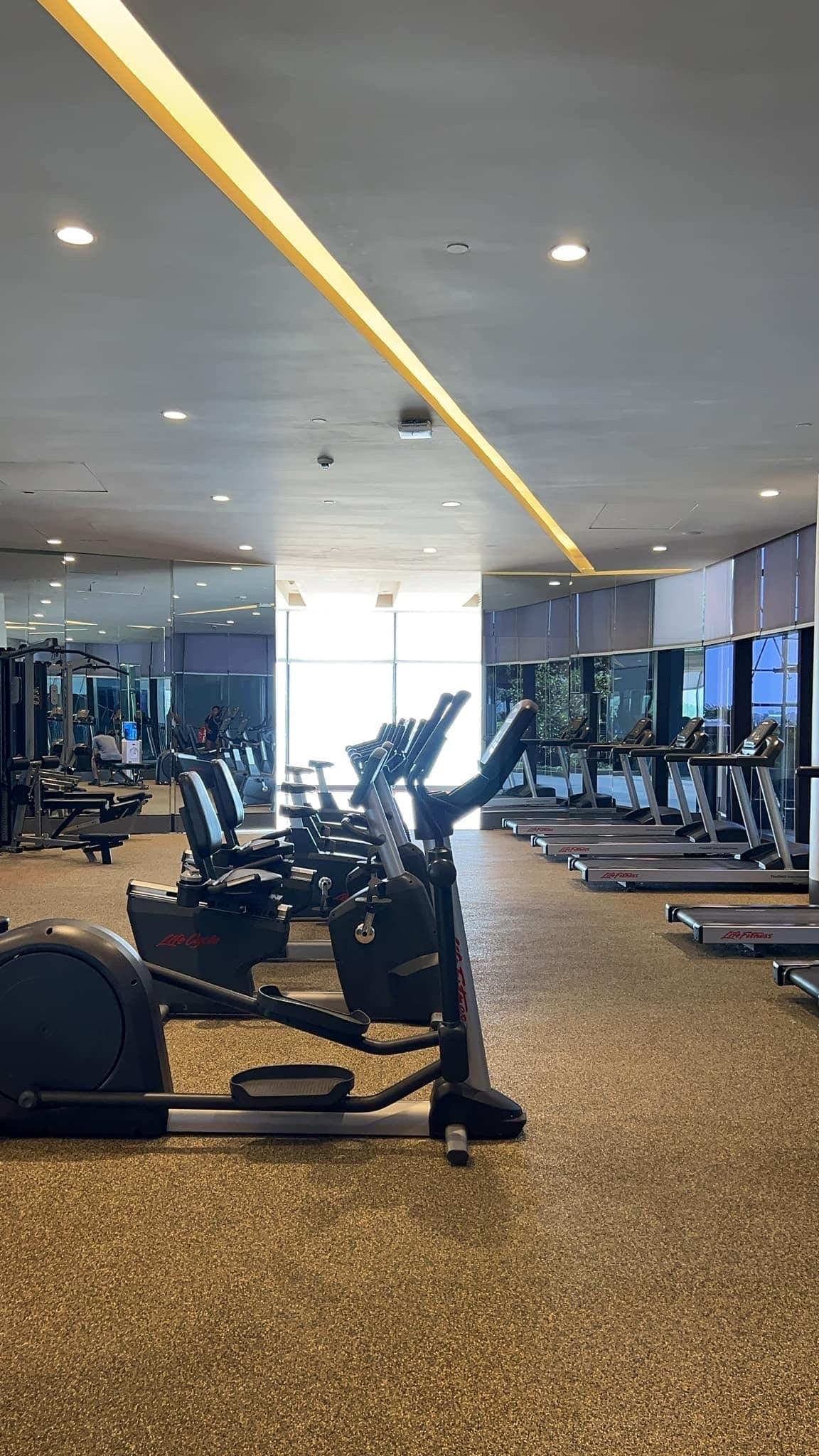 Mandani Bay Studio unit available for rent fully furnished with seaview . Pm if interested - photo 2