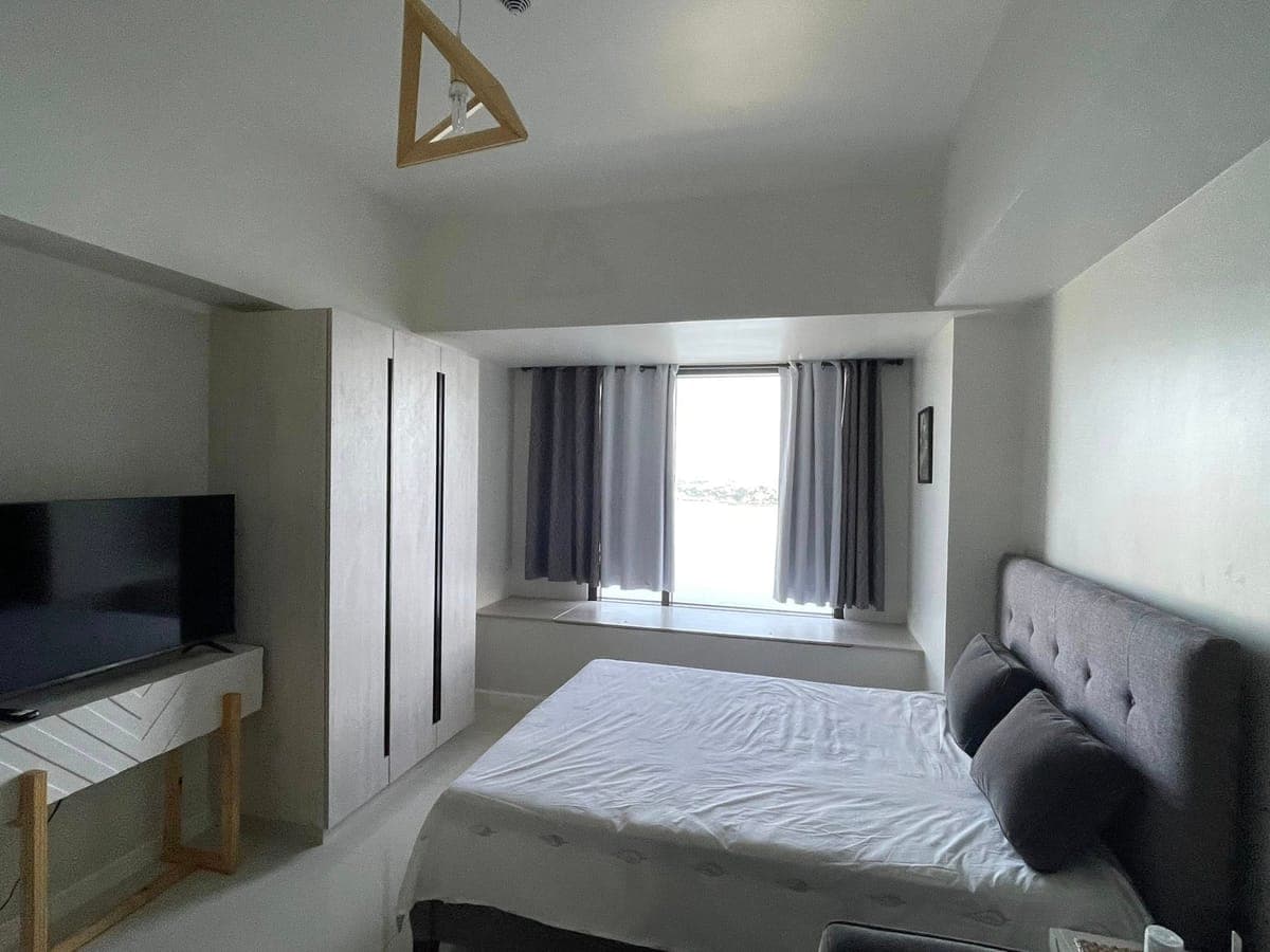 Mandani Bay Studio unit available for rent fully furnished with seaview . Pm if interested - photo 11