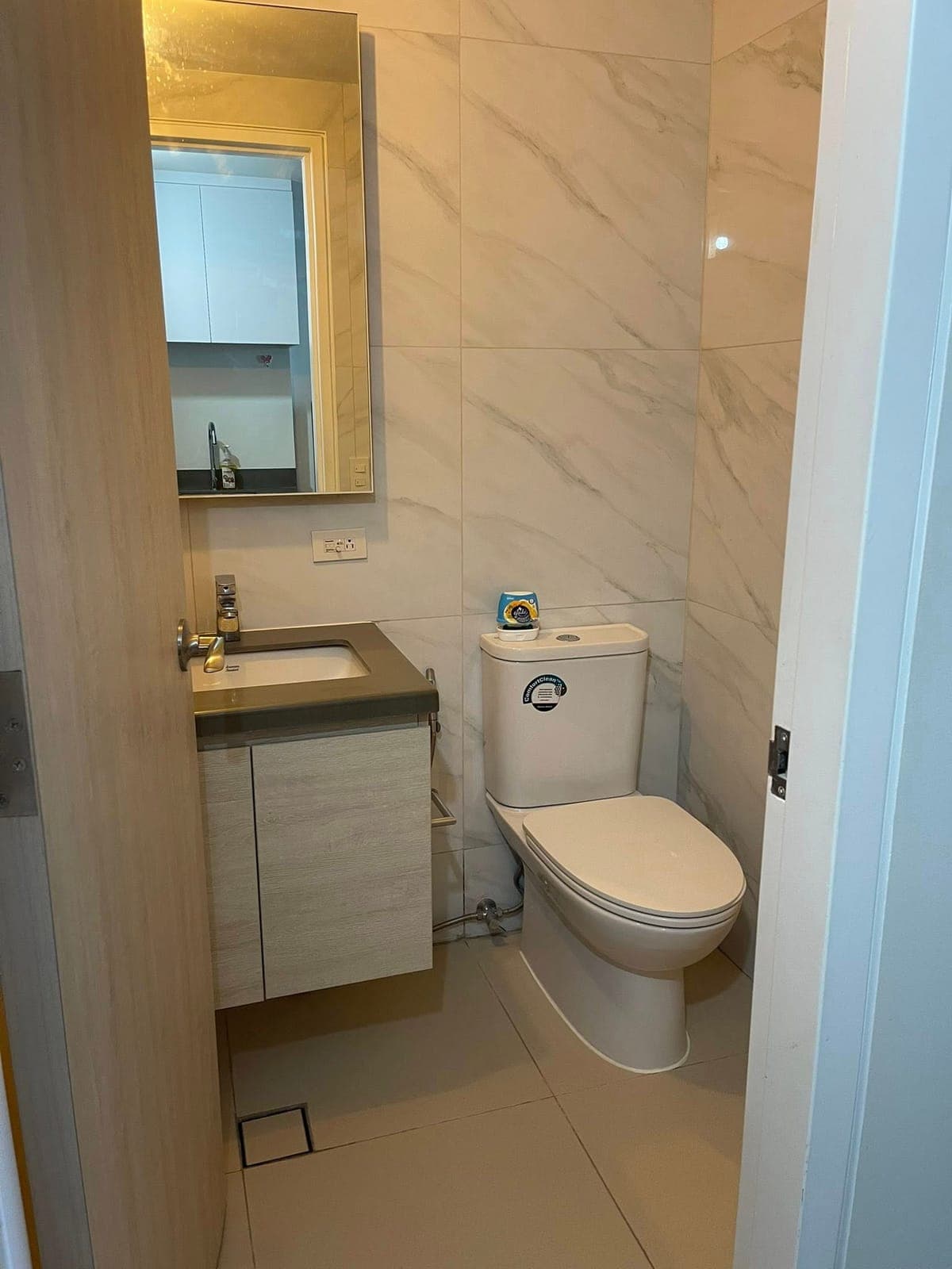 Mandani Bay Studio unit available for rent fully furnished with seaview . Pm if interested - photo 13