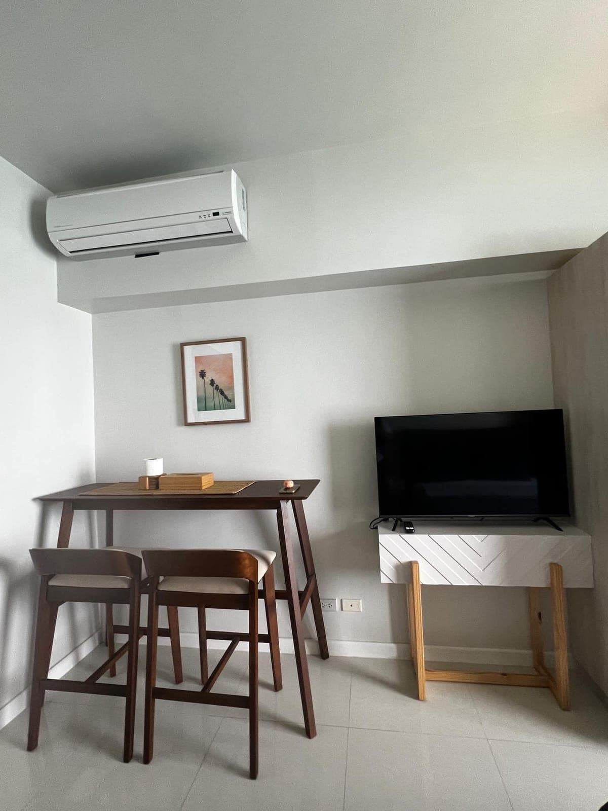 Mandani Bay Studio unit available for rent fully furnished with seaview . Pm if interested - photo 4