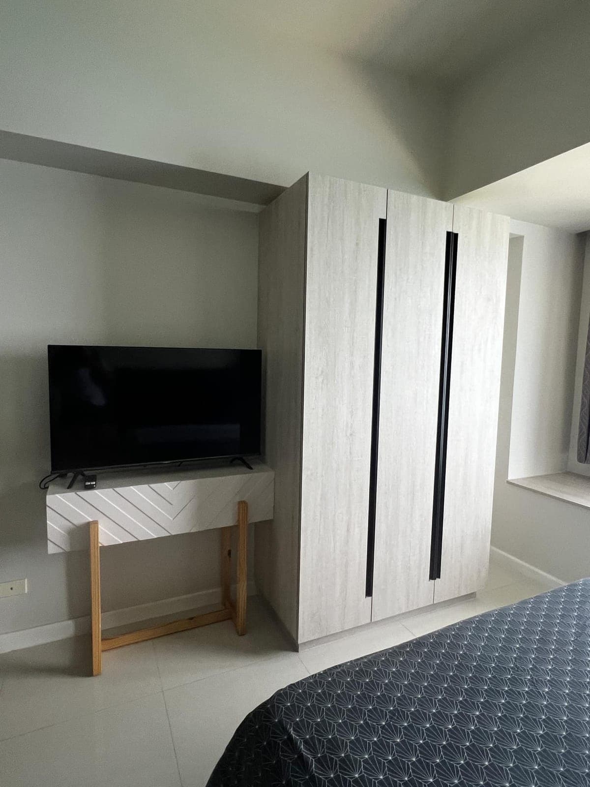 Mandani Bay Studio unit available for rent fully furnished with seaview . Pm if interested - photo 5