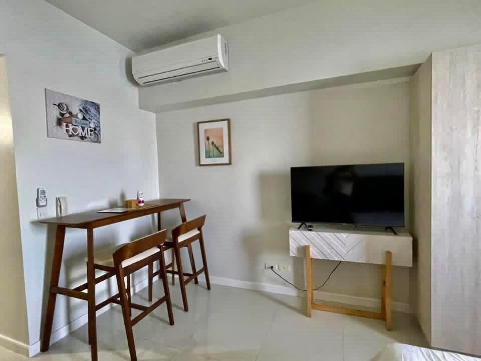 MANDANI STUDIO  SEA VIEW FOR RENT At ₱25k Including condo Association Dues - photo 3