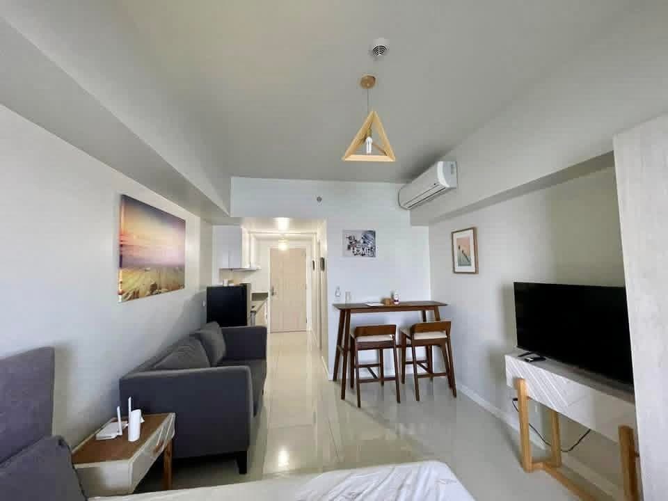 MANDANI STUDIO  SEA VIEW FOR RENT At ₱25k Including condo Association Dues - photo 4