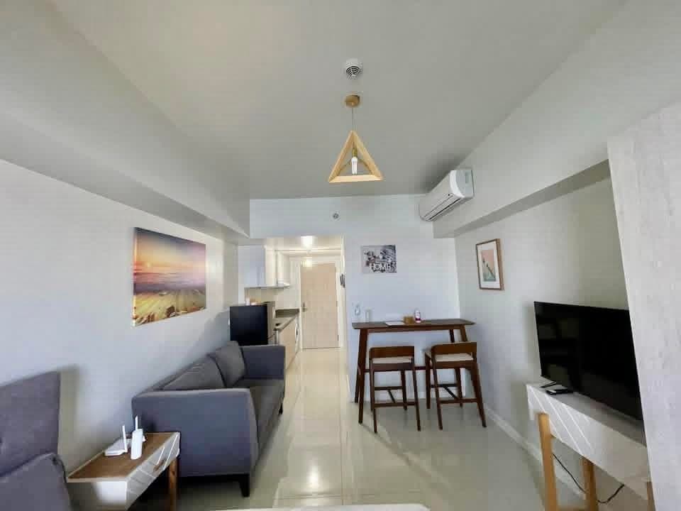 MANDANI STUDIO  SEA VIEW FOR RENT At ₱25k Including condo Association Dues - photo 5