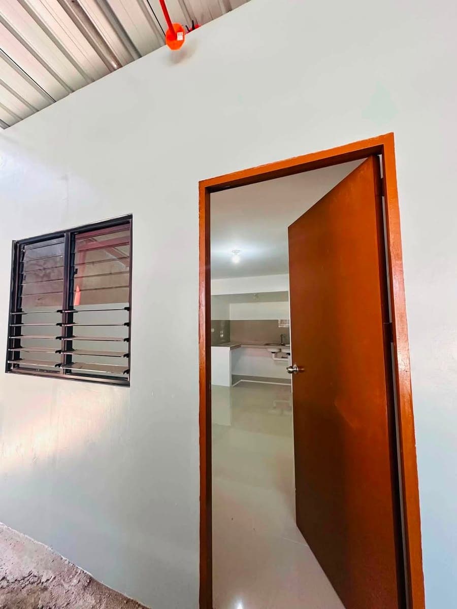 Newly built 1 bed room  apt for rent located at saint michael subd brgy san miguel taguig city for t... - photo 4