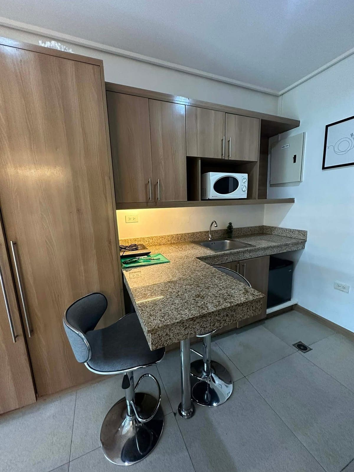 ✨ 𝐅𝐎𝐑 𝐑𝐄𝐍𝐓: FURNISHED STUDIO UNIT with Balcony (City View)✨Walking Distance to VELEZ SCHOOL and FUENTE - photo 1