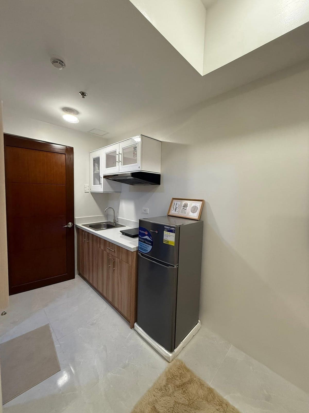 Studio at Mivela Garden Residences back of Country Mall and IT Park Lahug - photo 2