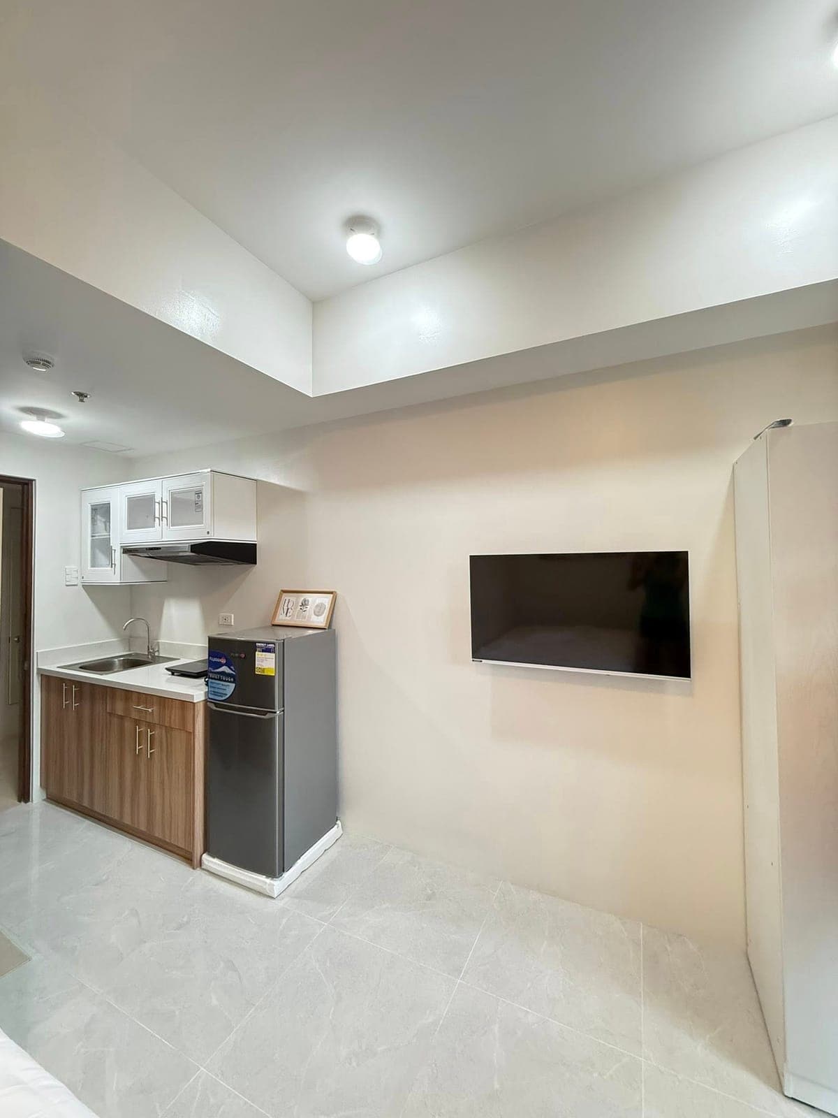 Studio at Mivela Garden Residences back of Country Mall and IT Park Lahug - photo 9