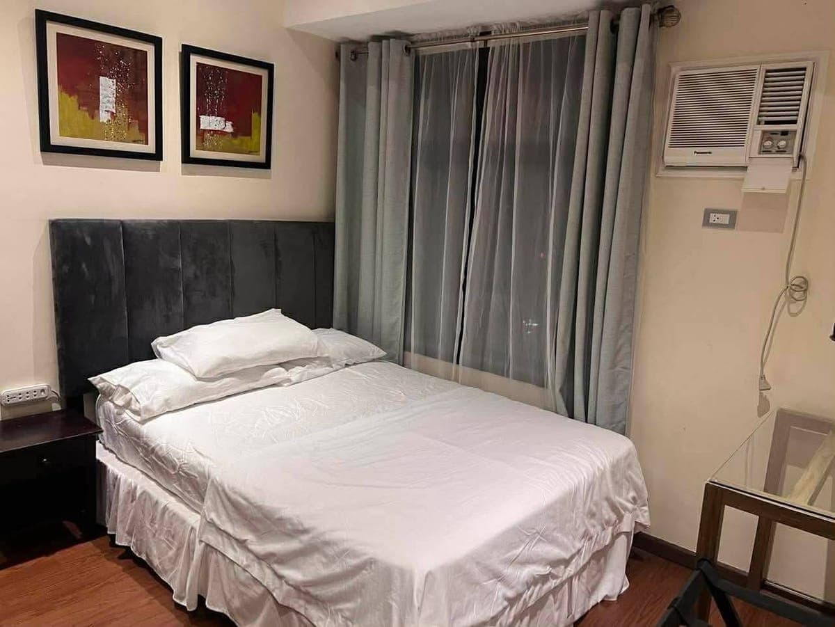 ✨ FOR RENT: 2BR CONDO WITH PARKING ✨ - photo 1