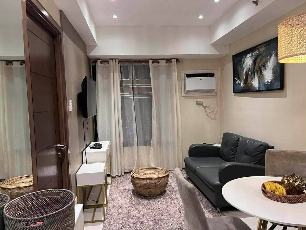 ✨ FOR RENT: 2BR CONDO WITH PARKING ✨ - photo 2