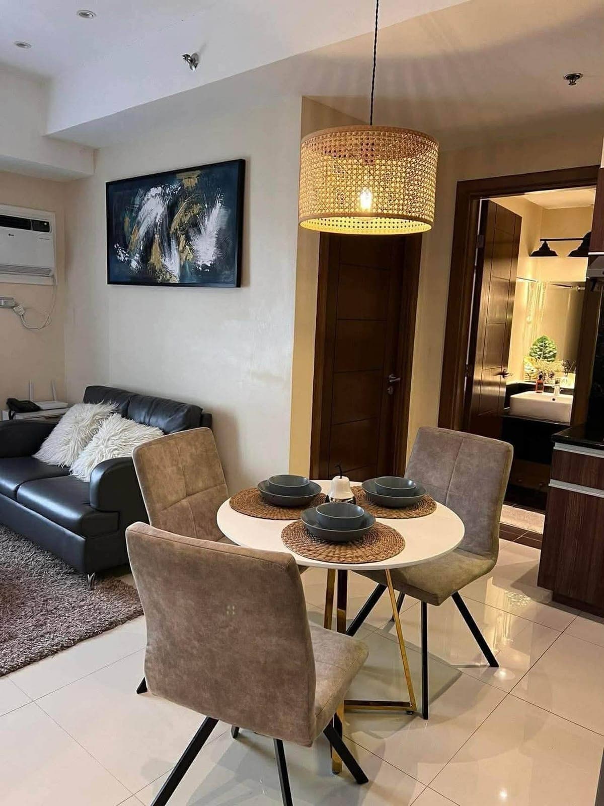 ✨ FOR RENT: 2BR CONDO WITH PARKING ✨ - photo 13