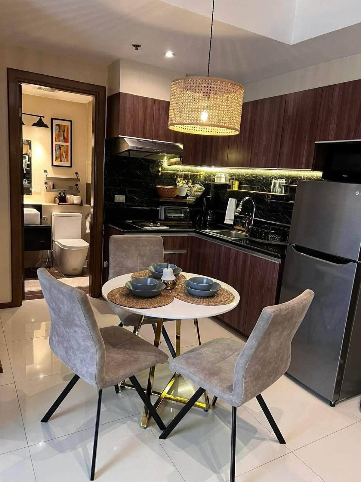 ✨ FOR RENT: 2BR CONDO WITH PARKING ✨ - photo 14