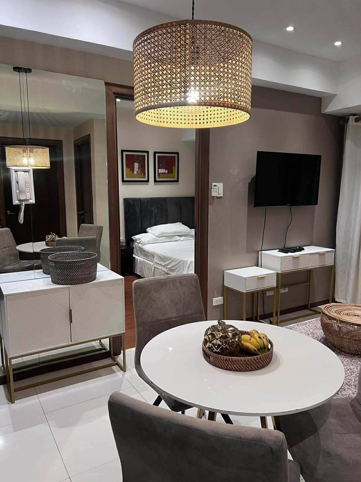 ✨ FOR RENT: 2BR CONDO WITH PARKING ✨ - photo 3