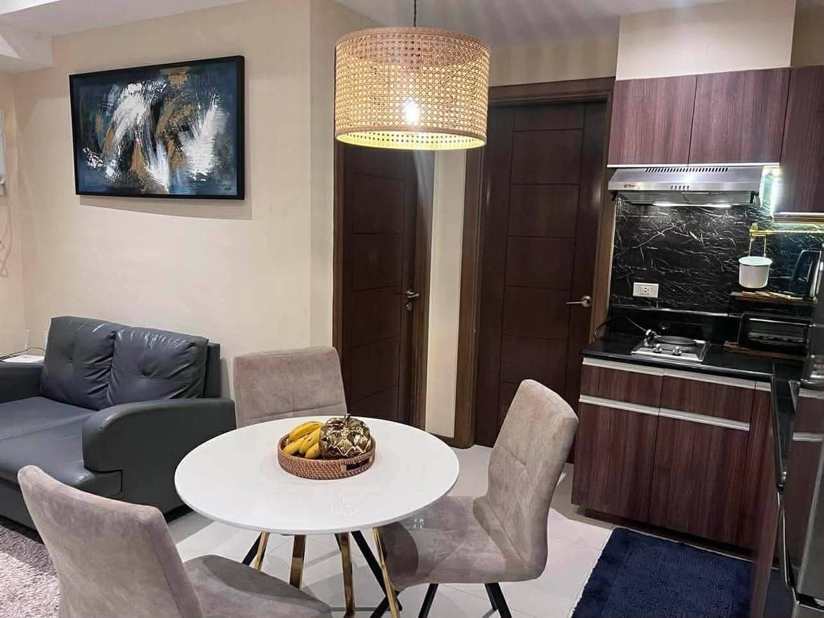 ✨ FOR RENT: 2BR CONDO WITH PARKING ✨ - photo 4