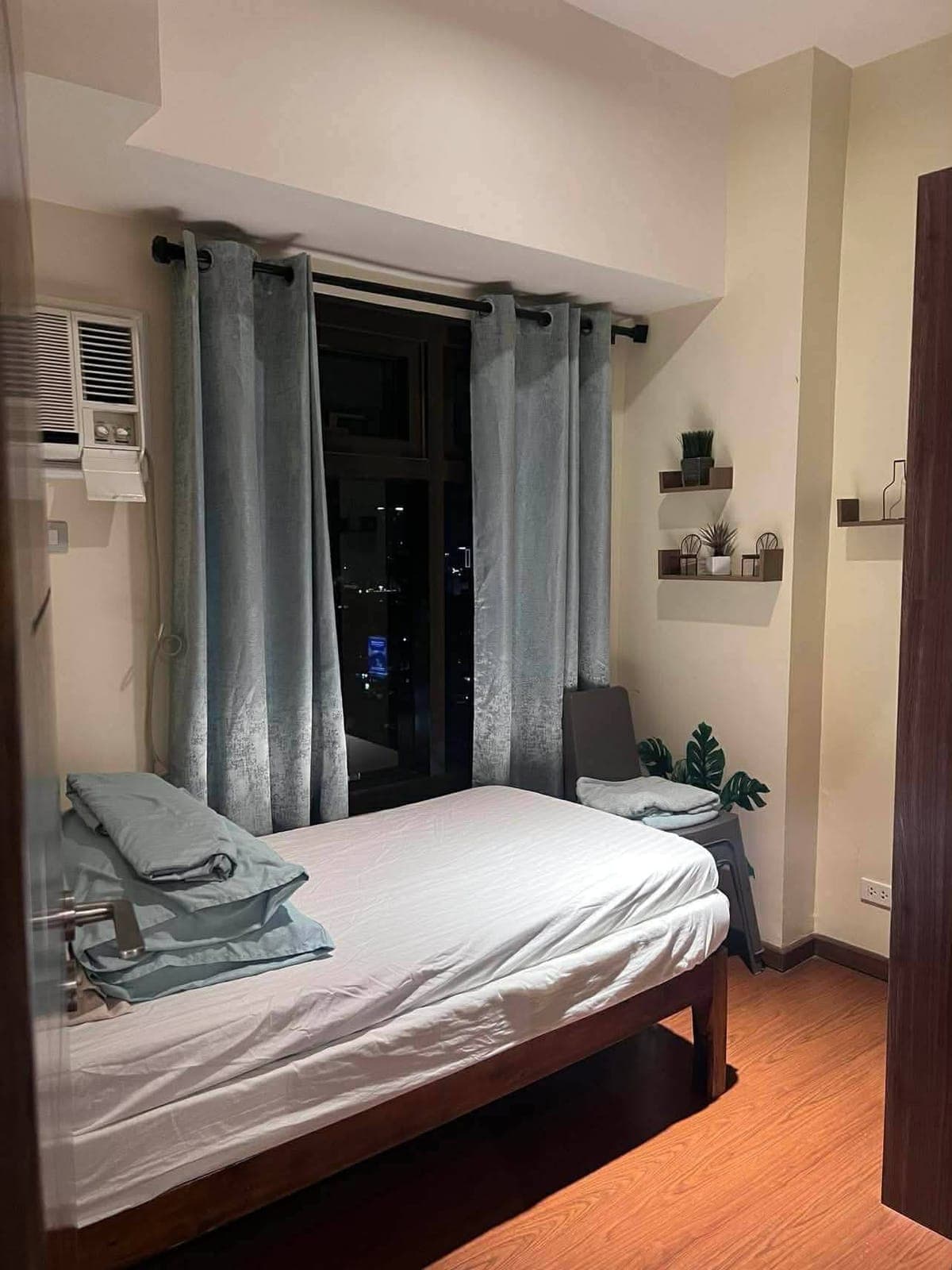 ✨ FOR RENT: 2BR CONDO WITH PARKING ✨ - photo 5