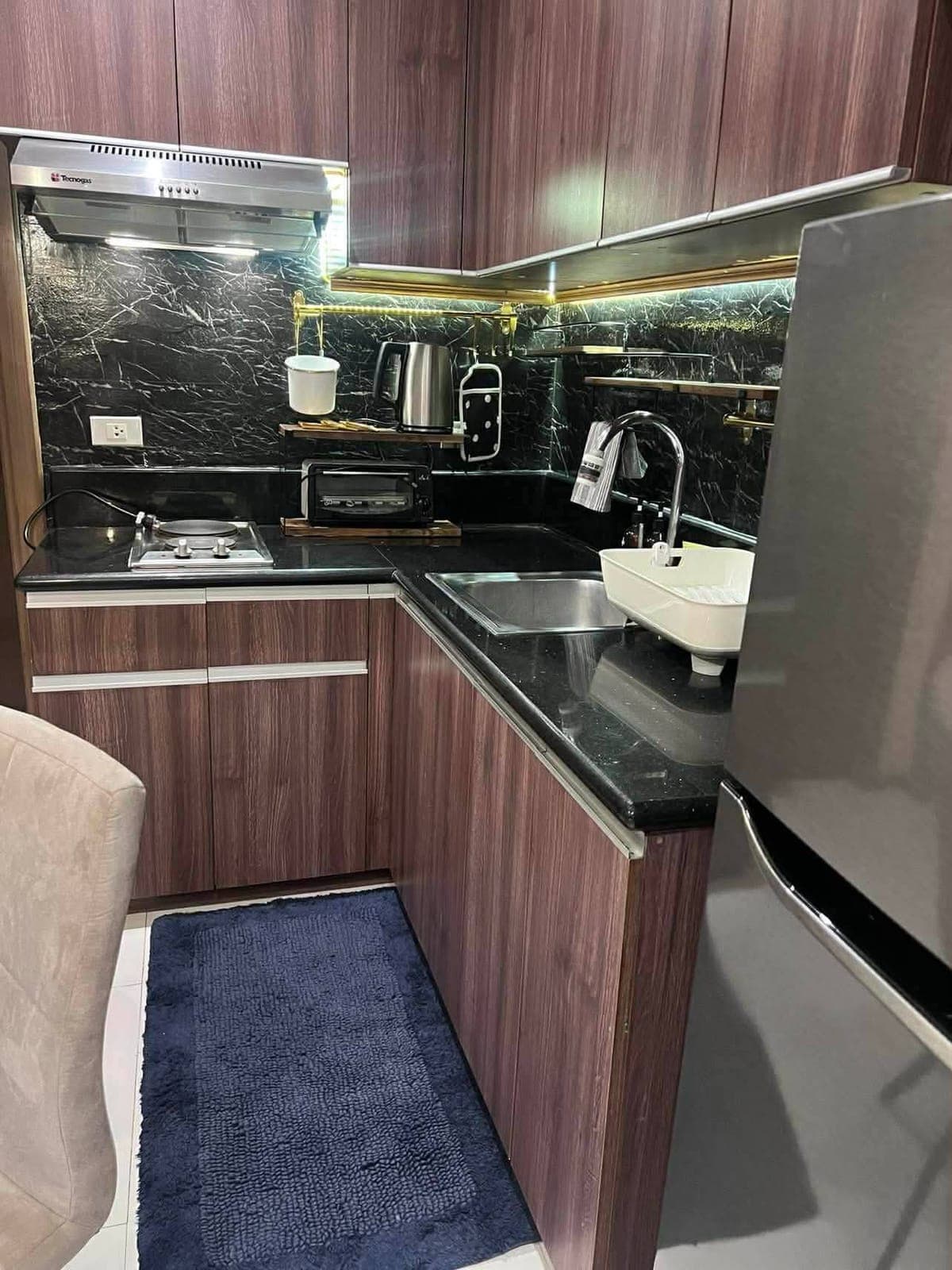 ✨ FOR RENT: 2BR CONDO WITH PARKING ✨ - photo 7