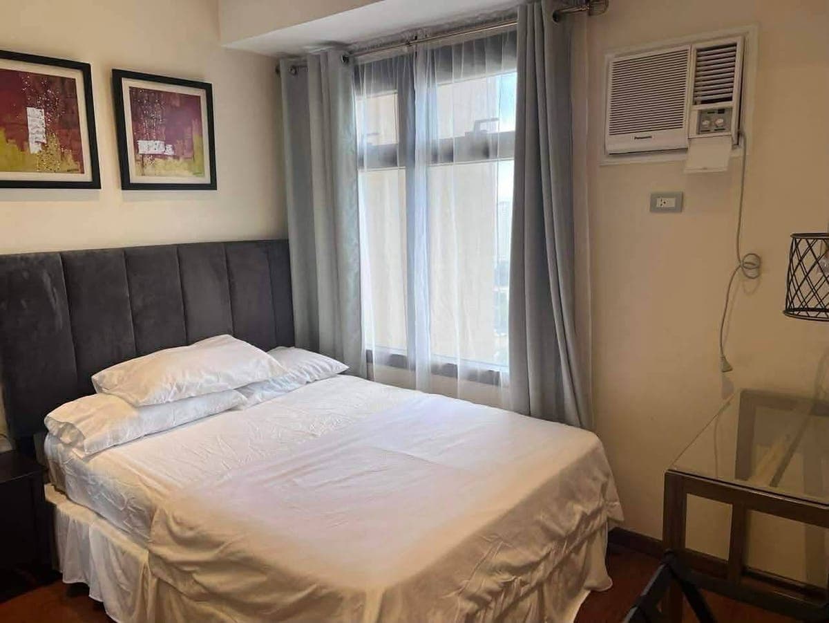 ✨ FOR RENT: 2BR CONDO WITH PARKING ✨ - photo 8