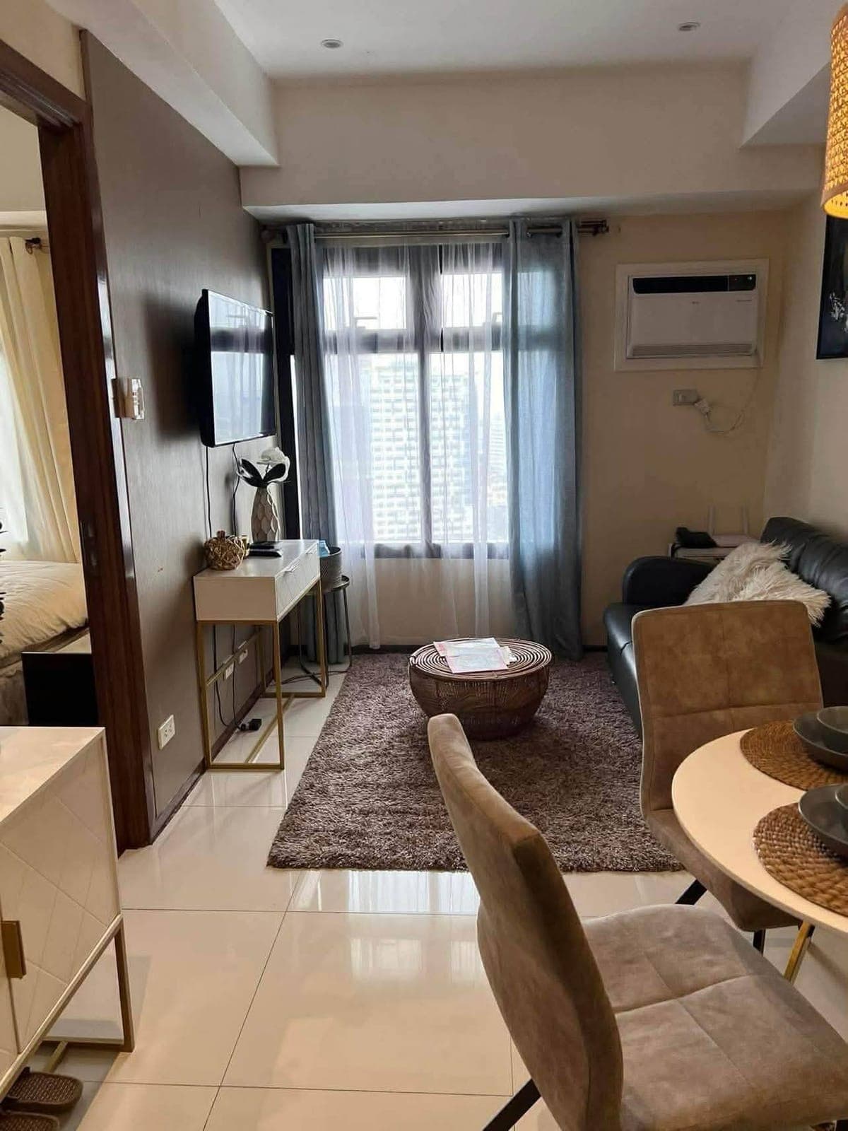 ✨ FOR RENT: 2BR CONDO WITH PARKING ✨ - photo 10