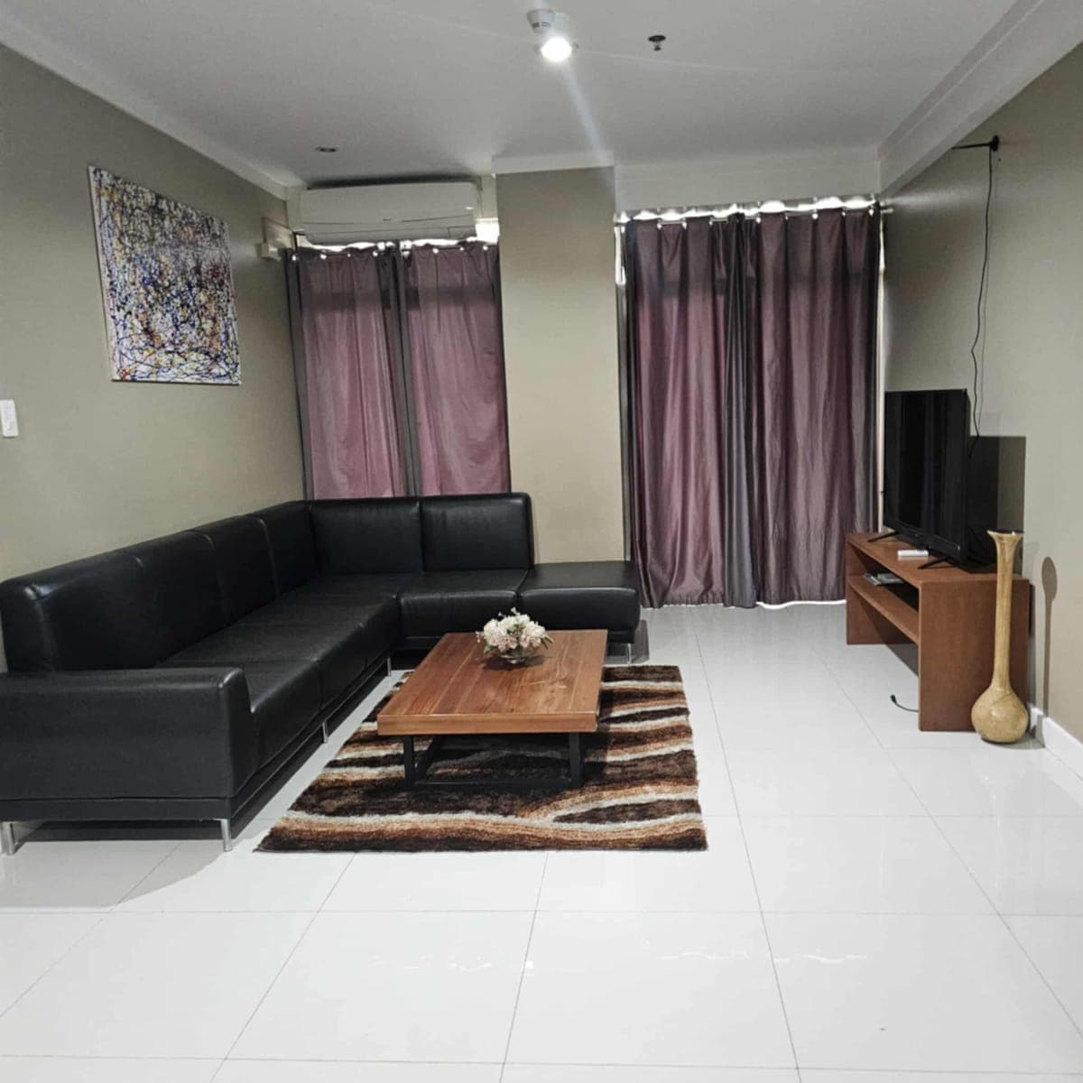 116 sqm 2 bedroom condo. 40k only. Separate parking fee. - photo 3