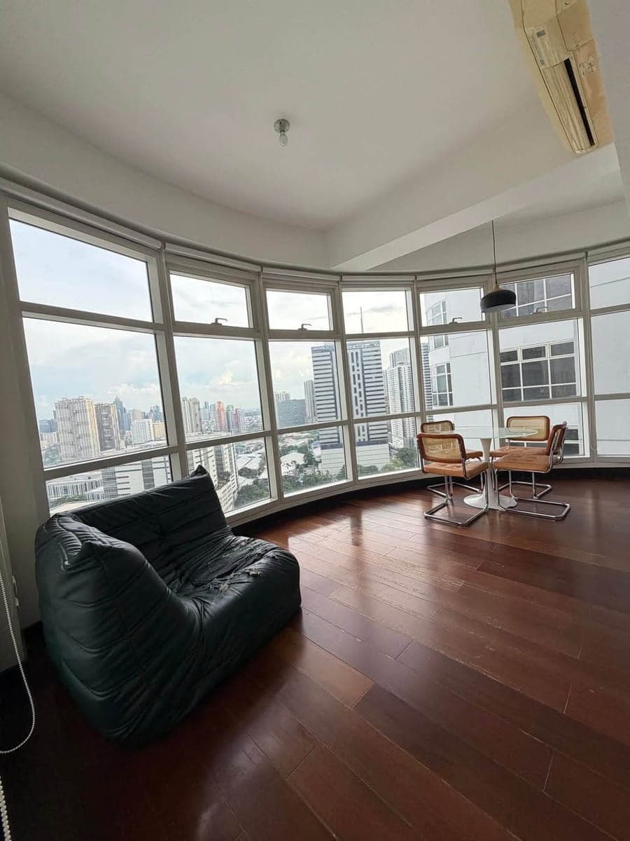 1-BEDROOM CORNER UNIT FOR RENT - photo 1