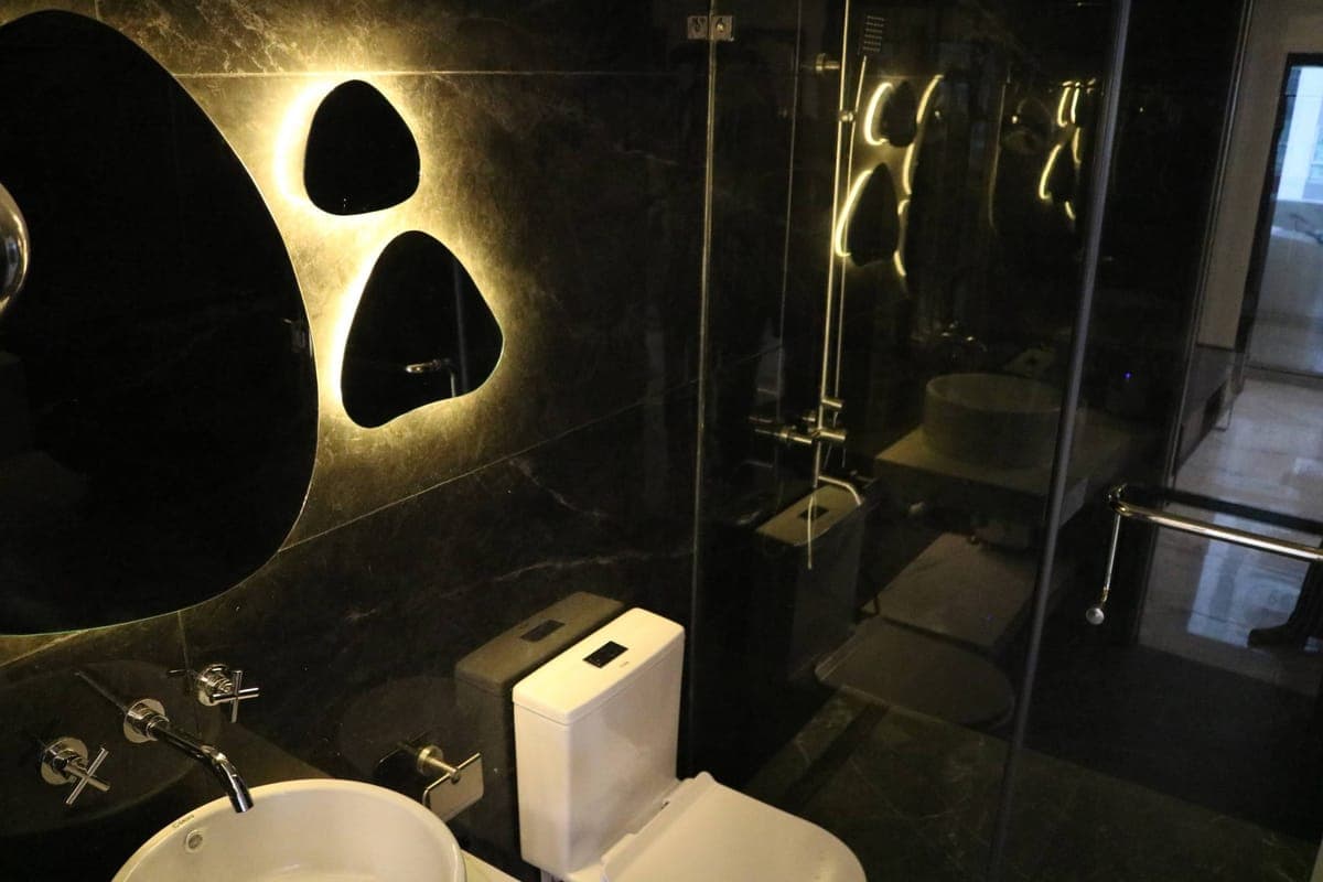 𝙇𝙄𝙑𝙀 𝙒𝙃𝙀𝙍𝙀 𝙀𝙑𝙀𝙍𝙔𝙏𝙃𝙄𝙉𝙂 𝙃𝘼𝙋𝙋𝙀𝙉𝙎. - photo 2