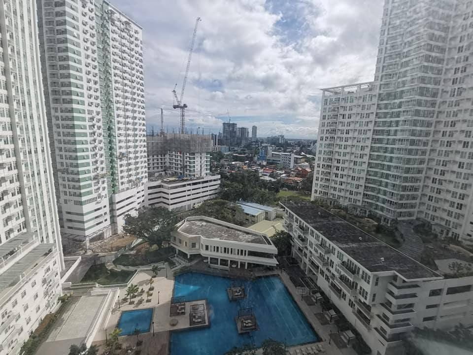 𝙇𝙄𝙑𝙀 𝙒𝙃𝙀𝙍𝙀 𝙀𝙑𝙀𝙍𝙔𝙏𝙃𝙄𝙉𝙂 𝙃𝘼𝙋𝙋𝙀𝙉𝙎. - photo 3