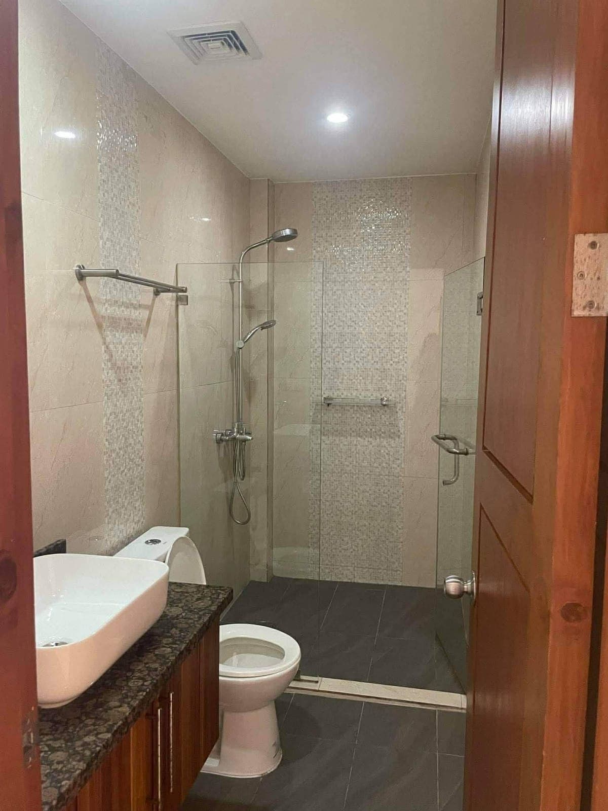 HOUSE FOR RENT IN MACTAN - photo 17