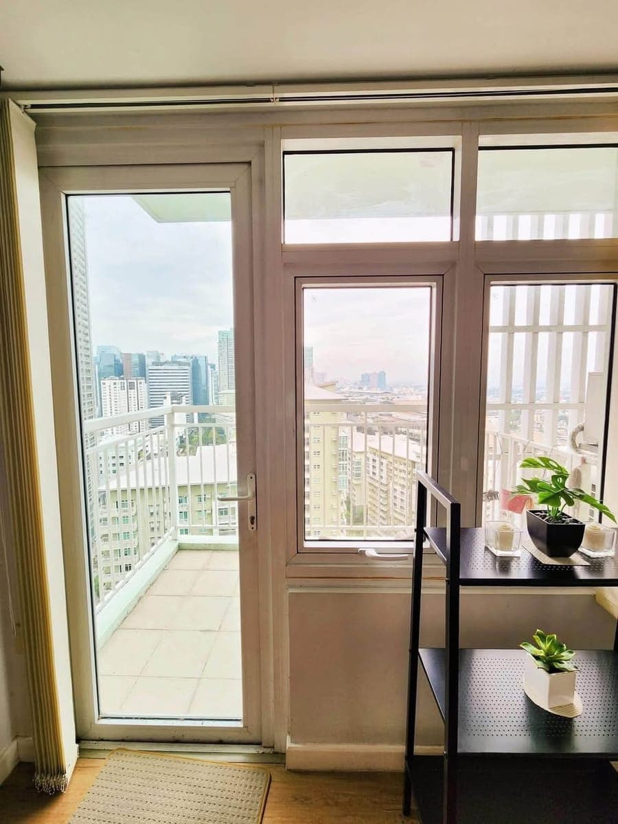 For Lease: Fully Furnished 1 Bedroom Unit with balcony at Two Serendra, BGC - photo 4