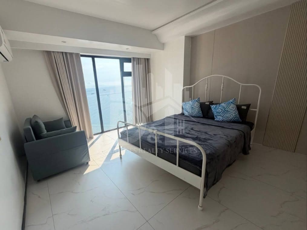# **FOR RENT: 3 Bedroom Semi-Furnished Condo Unit in Malate, Manila** - photo 4