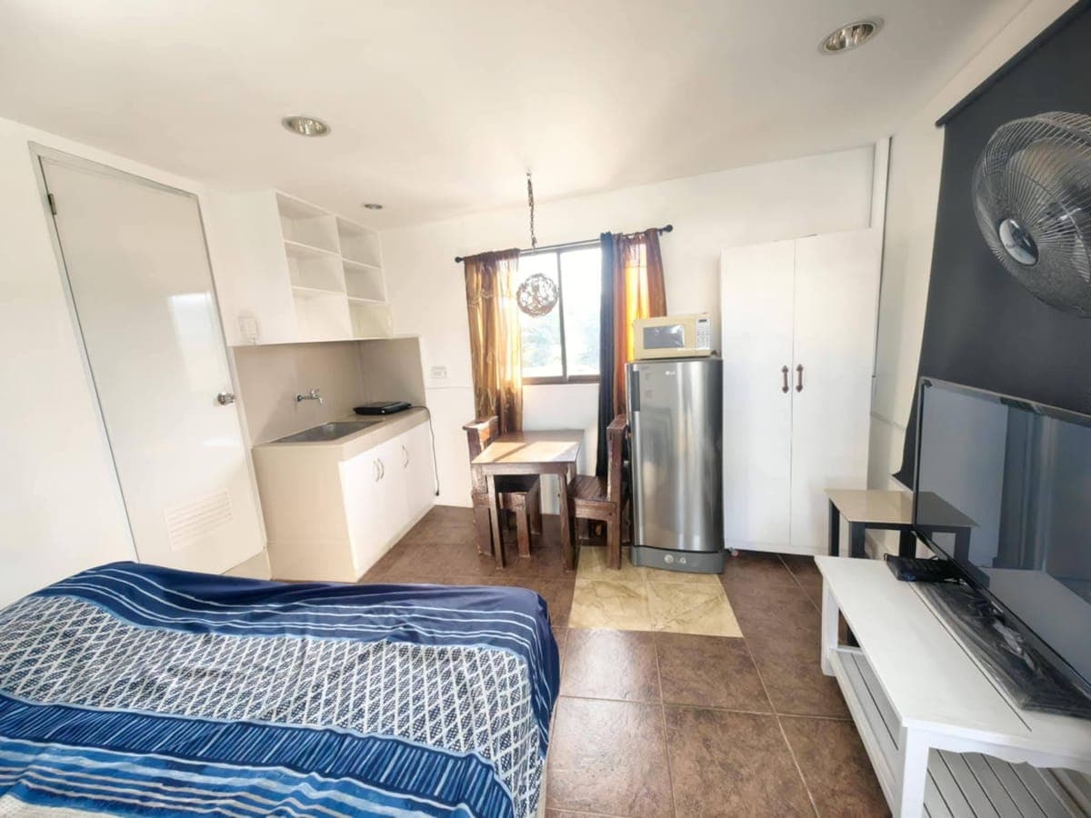 Studio Room  ( With  a terrace ) for Rent in Banawa - photo 2