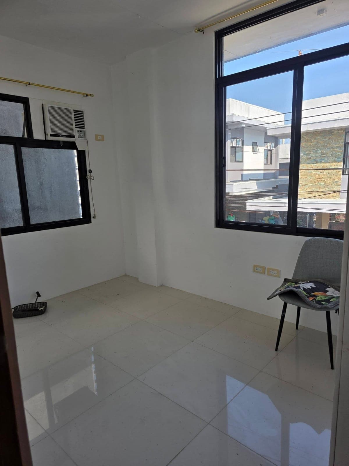 Unfurnished house inside subdivision in Tawason for long term RENT! - photo 1