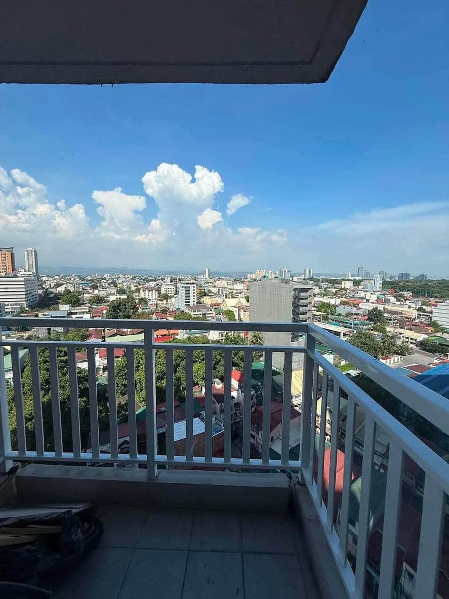 1 Bedroom Condo Unit w/ Balcony for Rent - photo 1