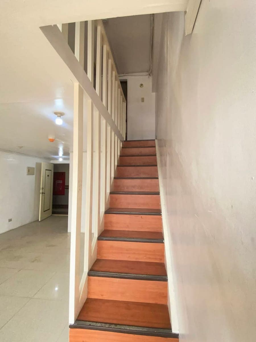 # **2 Bedroom unit w Balcony for rent.** - photo 3