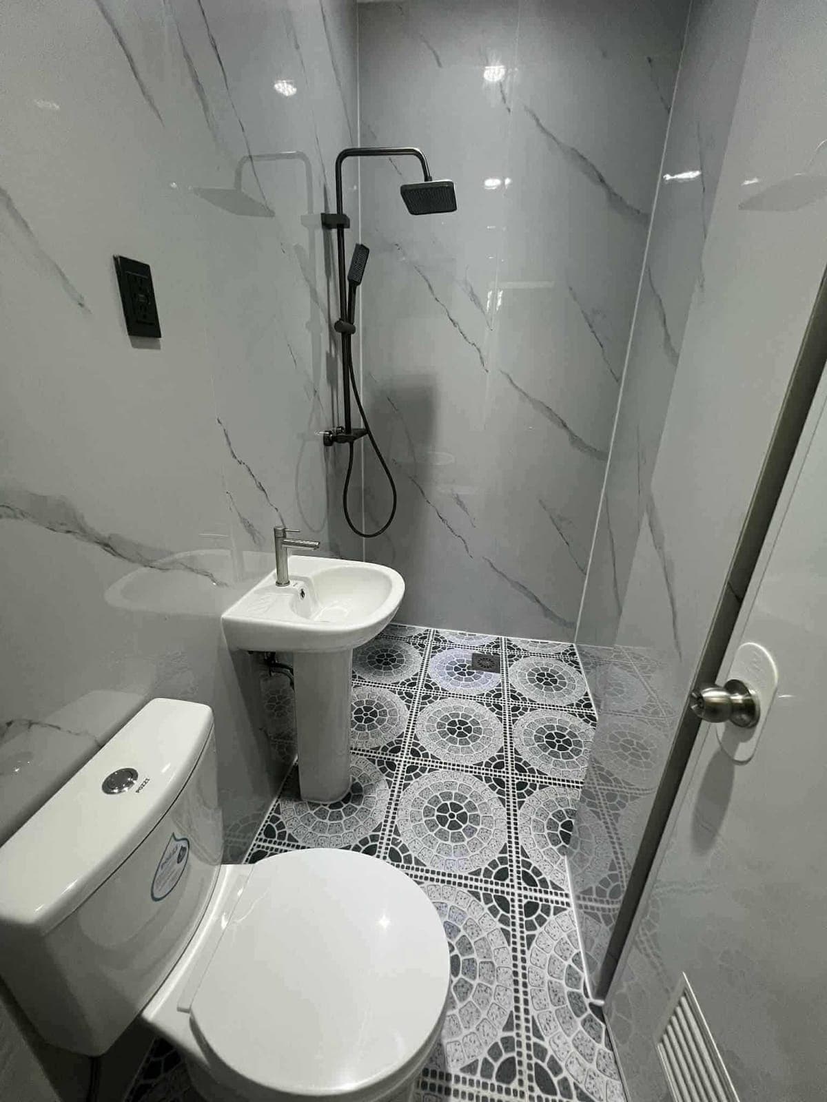 🏠 Newly Built 2-Storey House for Rent - photo 6