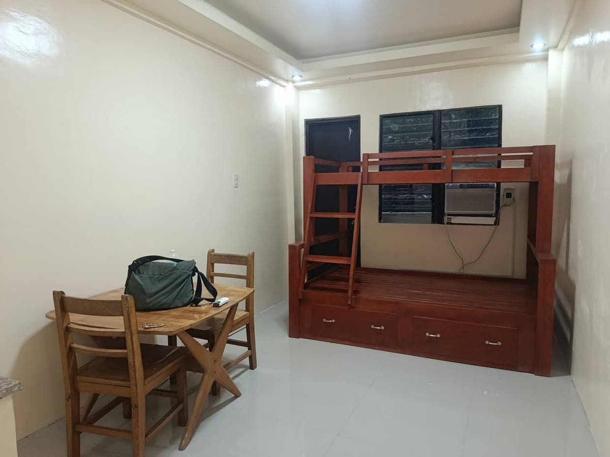 Familia Apartment Springside Condo for rent - photo 2