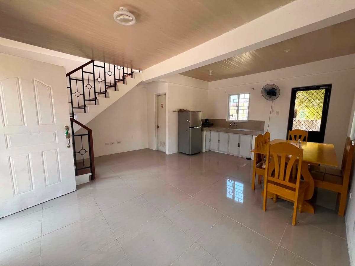 3 Bedrooms| 2 Toilet and Bath - photo 2